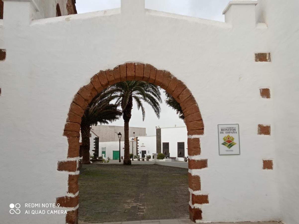Precioso Con Terraza En Teguise *